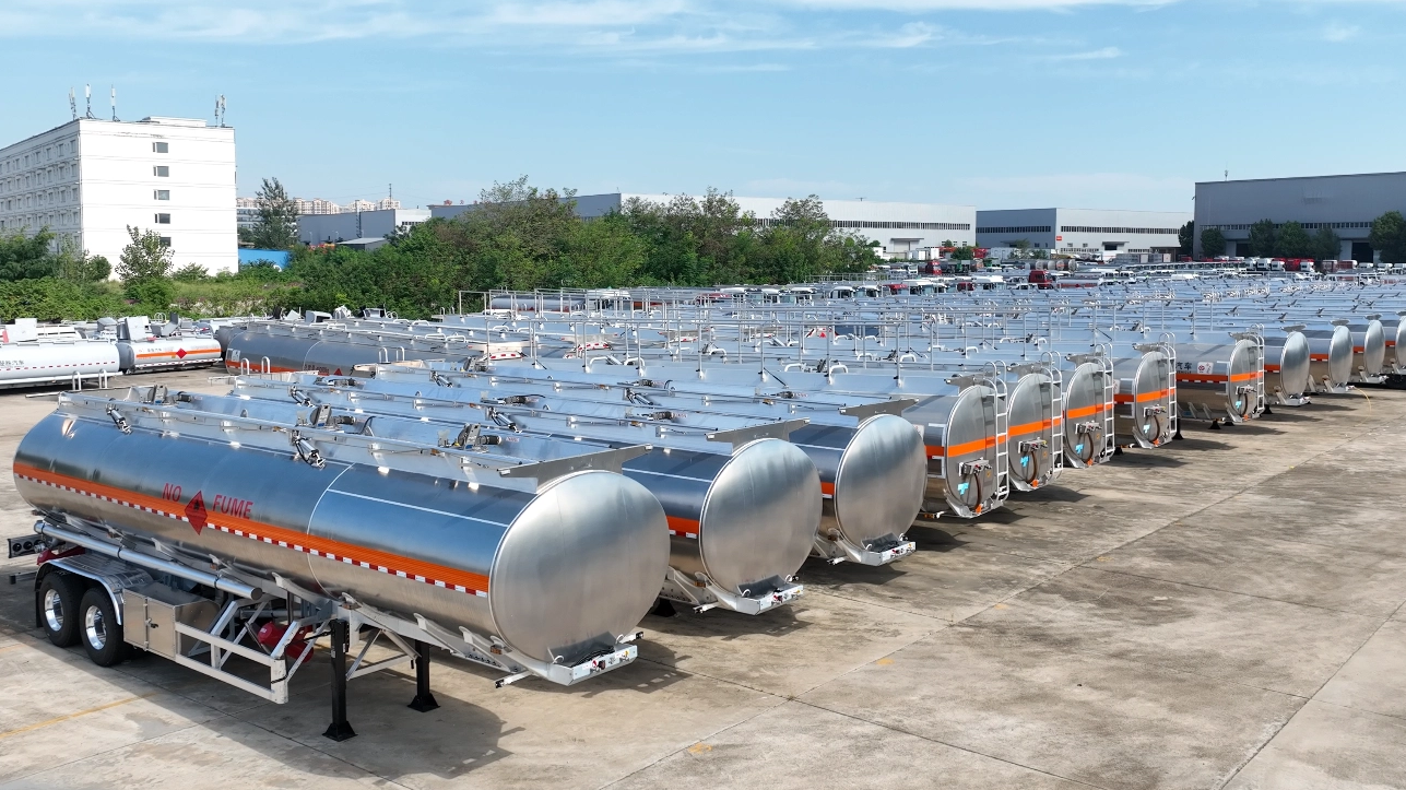 1200 единиц 34000L Топливный бак полуприцетный грузовик до транспортного средства Перу-Чушэн