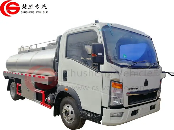 Как молоко транспортируется с фермы на переработчик?